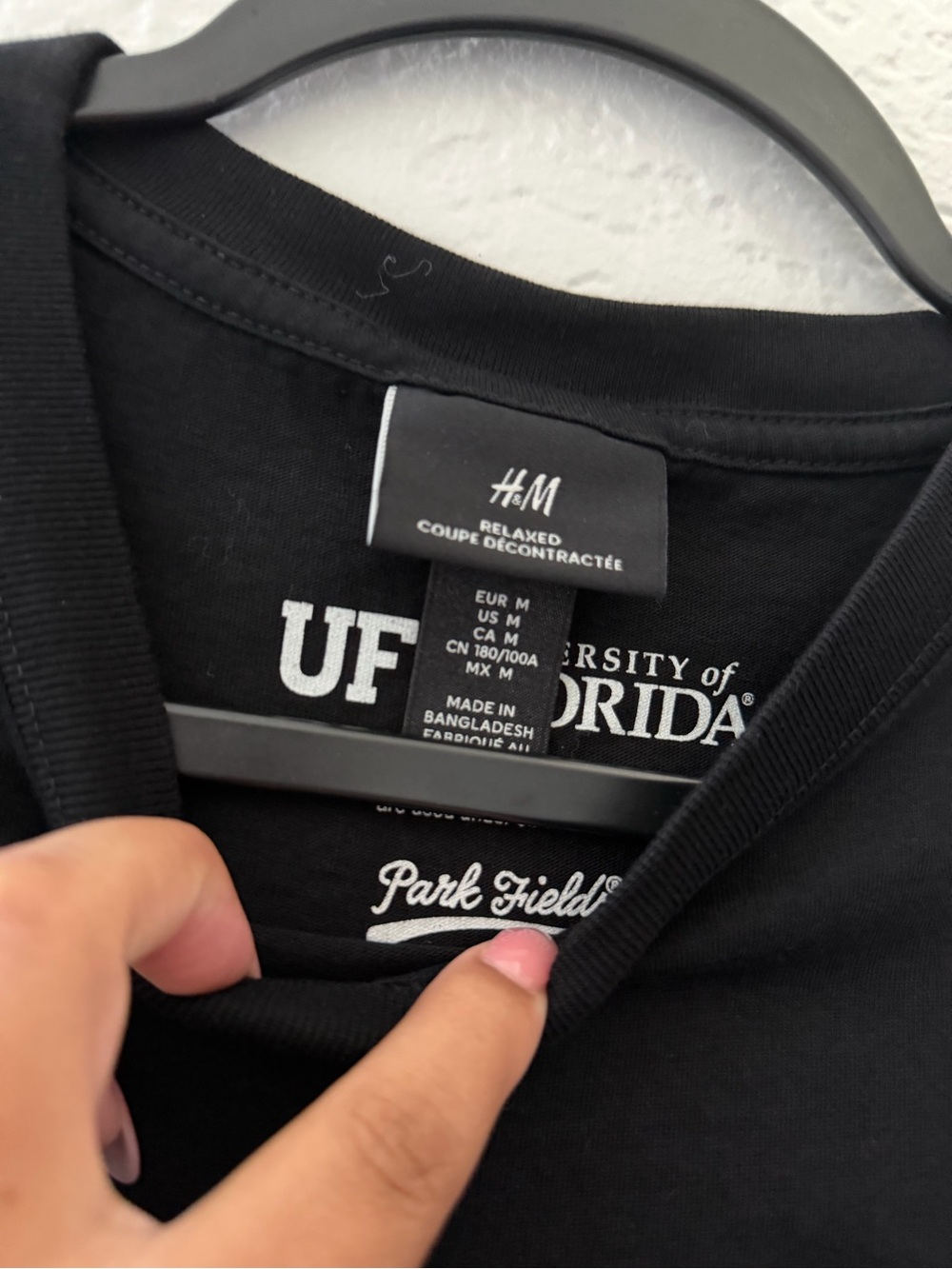 H&M• Graphic Tee - Picture 2 of 3